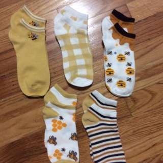 Brand New 5 Pairs of Women’s Sneaker Socks. #04