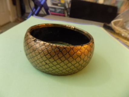 Goldtone bangle bracelet looks like scales or animal skin