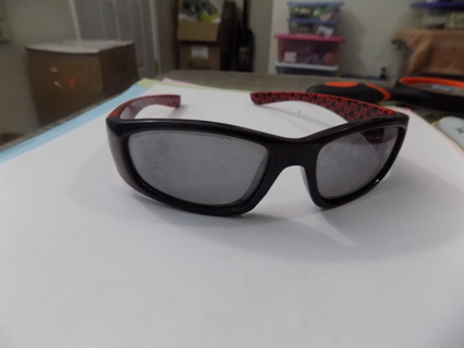 Spiderman sunglasses black and red