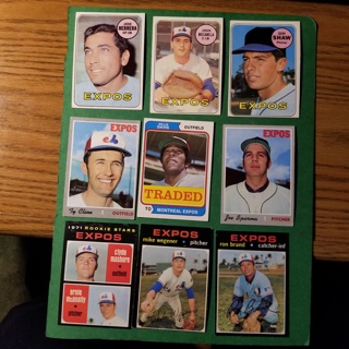 9 - LOT OF MONTREAL EXPOS  BASEBALL CARDS.