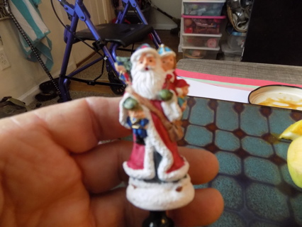 4 inch resin Santa lamp finale just screw it on the top of the frame of the shade
