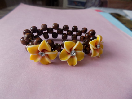 Bracelet 3 rows square wooden beads & 3 resin flowers with jewel accent