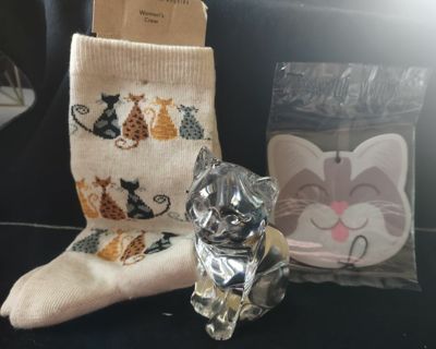 New Cat Lovers Tiered Auction 24 % Lead crystal Paperweight Cat, Socks, Car Rose air freshener