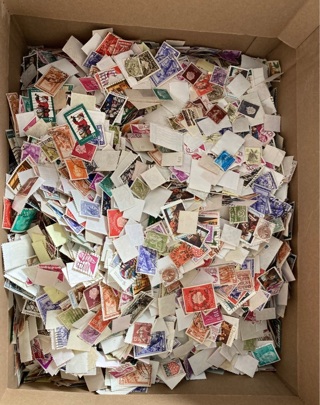 Box of world Stamps roughly 8000 stamps 