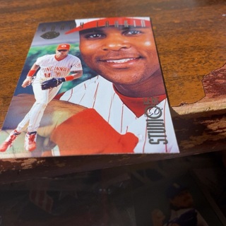 1996 leaf studio Barry Larkin baseball card 