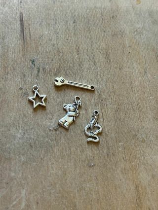 4 Charms 