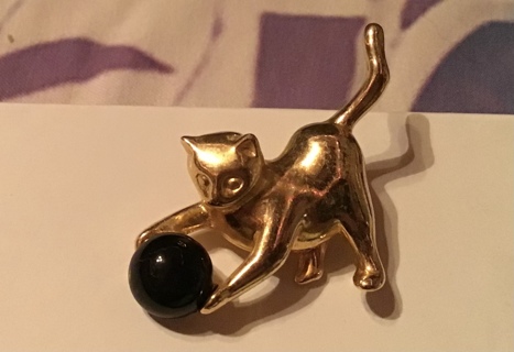 *gold cat pin*