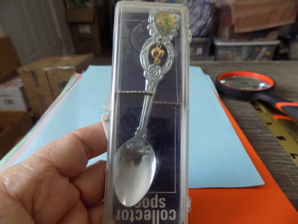 Vtg NIP St. Marrrtin in Caribbean collectalbe spoon in acrylic case