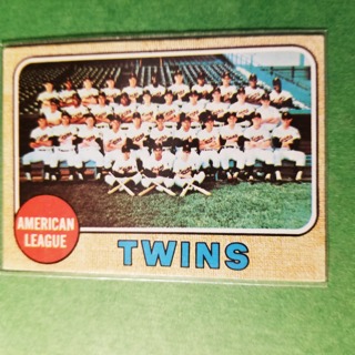 1968 - TOPPS BASEBALL CARD NO. 137 - A.L. TWINS TEAM - TWINS