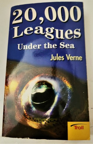 20,000 Leagues Under the Sea by Jules Verne (2001 Troll paperback)