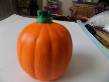 Ceramic pumpkin 2 1/2 tall and round