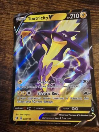 Pokemon Toxtricity V holo rare card 070/192