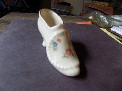 Vintage ceramic old fashion ceramic miniature hand painted shoe figurine