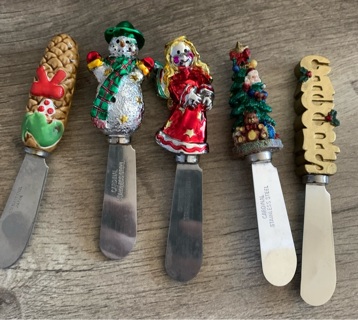 Lot Of 5 Christmas Theme Stainless Steel Cheese Or Butter Spreader Knives 