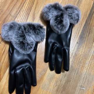 BN Pair of Elegant Black Gloves.