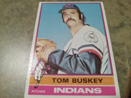 1976 TOPPS TOM BUSKEY CLEVELAND INDIANS BASEBALL CARD#