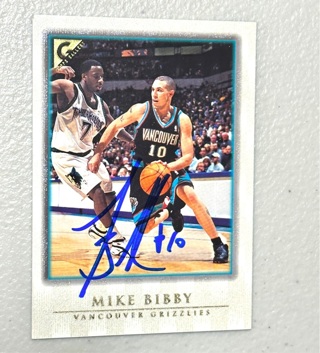 Autographed 2000 TOPPS GALLERY # 73 MIKE BIBBY  BASKETBALL CARD