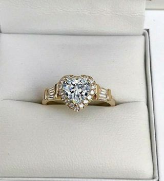 Elegant noble gold colour heart ring