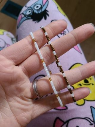 2 stretch bracelets