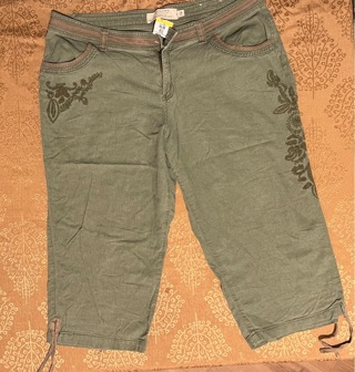 Sonoma Olive Green Capri Pants Size 14