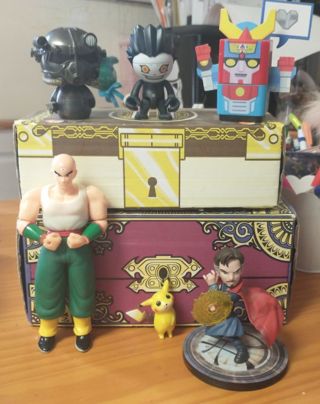 Lot of 6 Collectible Figures/Toys