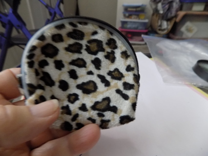 3 inch round cheetah print change purse zips all around