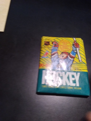 UNOPENED HOCKEY CARDS