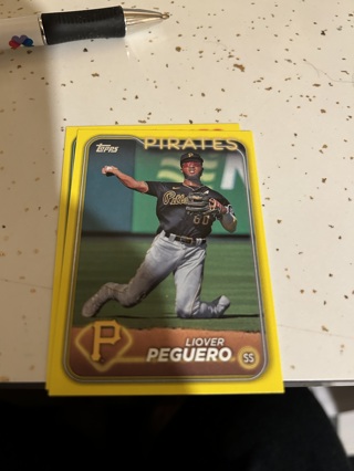 2024 topps yellow border liover peguero