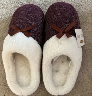 Women’s gold toe women’s slippers / size 6-7