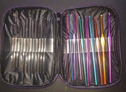 Brand new carry Case of 22 crochet hooks