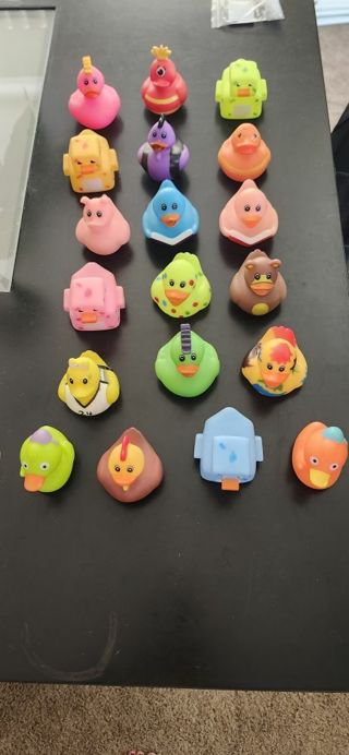 19 RUBBER DUCKS LOT