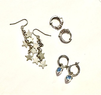 3 pairs of earrings 