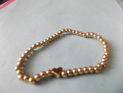 Bracelet gold E beads with solid goldtone heart charm 