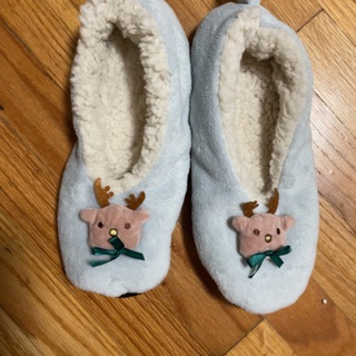 BN CHRISTMAS CARTOON REINDEER SLIPPERS. SIZE : 9