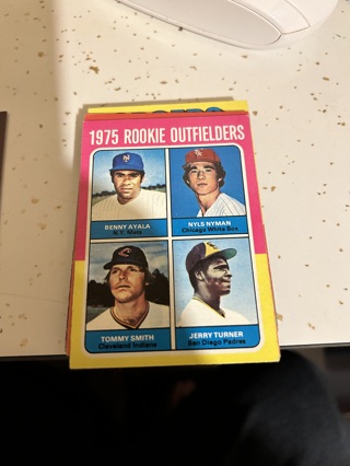 1975 topps  1975 rookie outfielders