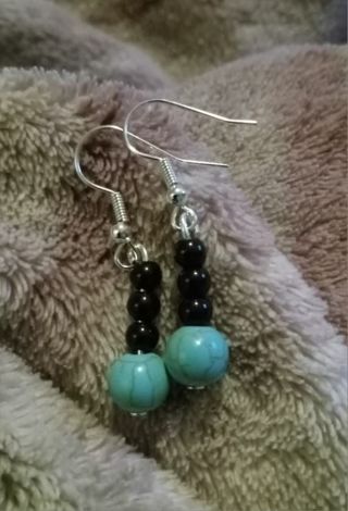 Turquoise Beaded hook earrings nip