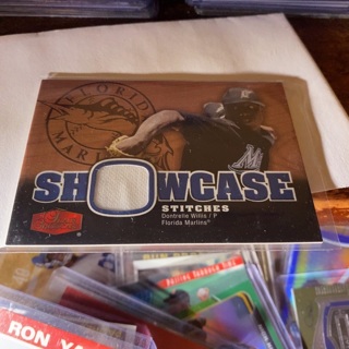 2006 flair showcase stitches dontrelle Willis game used jersey baseball card 