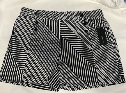 Robert Louis Womens Shorts Size XL Black White Striped Pockets Pull On Stretch