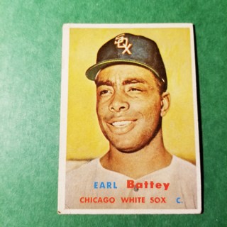 1957 - TOPPS EXMT - NRMT BASEBALL - CARD NO. 401 - EARL BATTEY - WHITE SOX