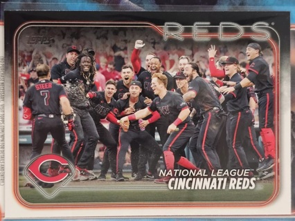 CINCINNATI REDS 2024 Topps Series 1 #238