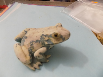 Vintage 3 inch frog green and white