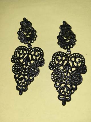 BLACK CHANDELIER DROP POST EARRINGS - FREE SHPG