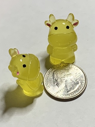 ♡COWS~#9~YELLOW~SET OF 2~GLOW IN THE DARK~FREE SHIPPING♡