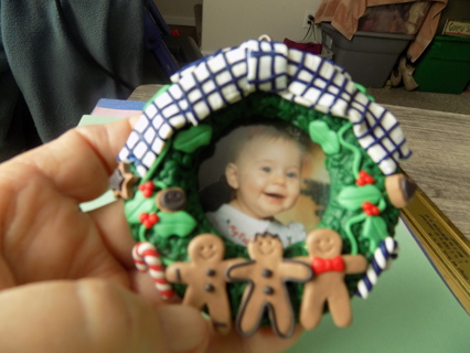 3 1/2 inch round resin wreath photo ornament blue & white bow 3 gingerbread boys, candy canes, holly