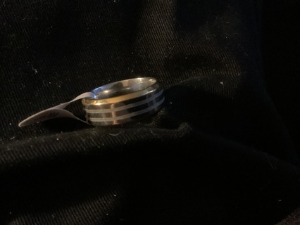 SIZE 9 GOLDEN WEDDING RING WITH GROOVES 