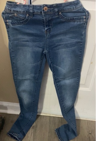 Juniors mid rise skinny jeans 