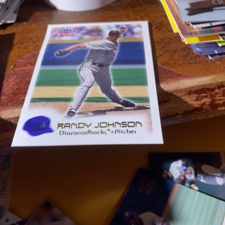 2000 fleer focus randy Johnson baseball card 