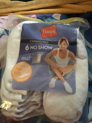 ~New Hanes cushioned 6 pairs of no show socks~ 