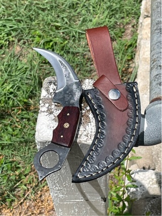 Custom made stainless steel walnut wood handle karambit hunting knife 