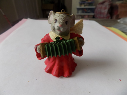 Vintage resin mouse angel ornement in red gown playing accordian